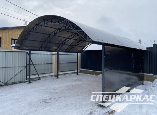 Навес из поликарбоната 6х6 для авто с закрытой боковой стенкой №53 - фото 1489